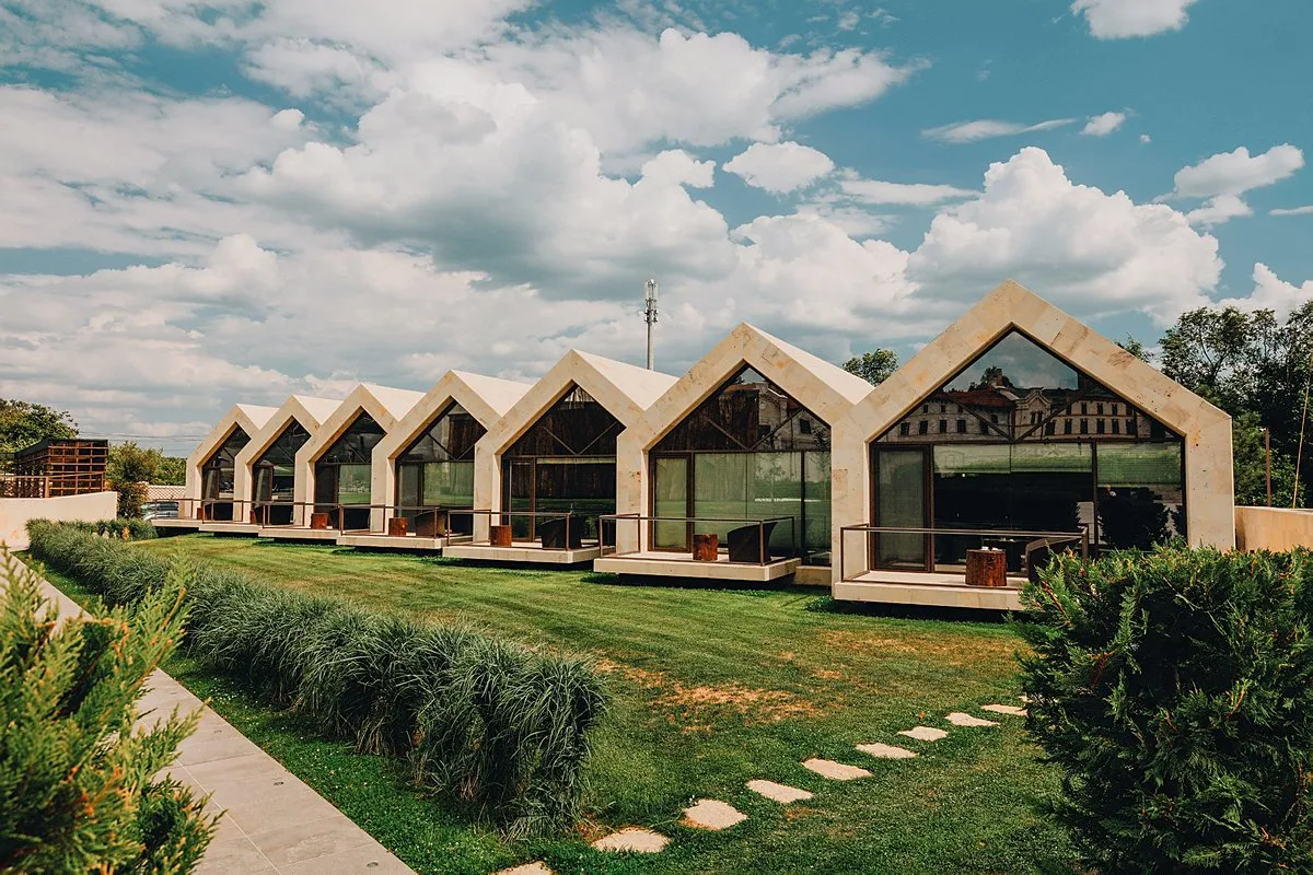 Vacanțe cu degustare de vinuri din Moldova și cazare de lux la vinăria Castel Mimi.